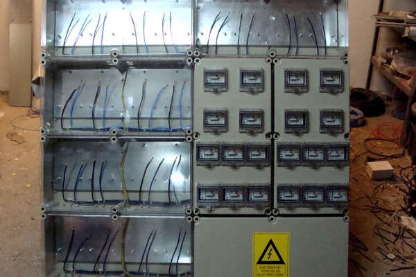 instalatii-electrice-bransamente-bloc5D8A6E3F-AF7B-295D-C6BD-930B62254D04.jpg