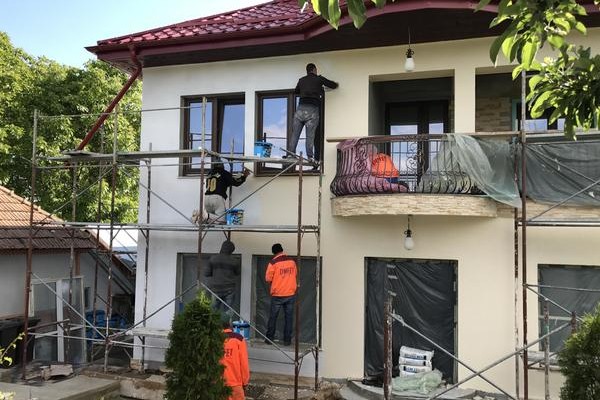 Finisaje amenajare exterioara casa cu etaj