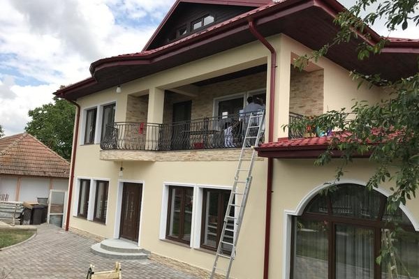 Finisaje amenajare exterioara casa cu etaj